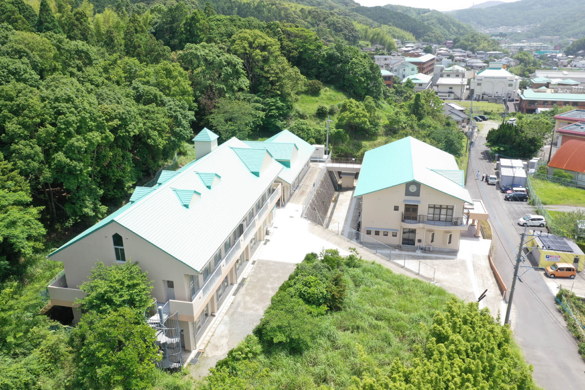 平山友愛園外観. ドローン
